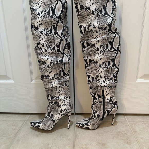 Snake print over the knee boots - Picture 6 of 10